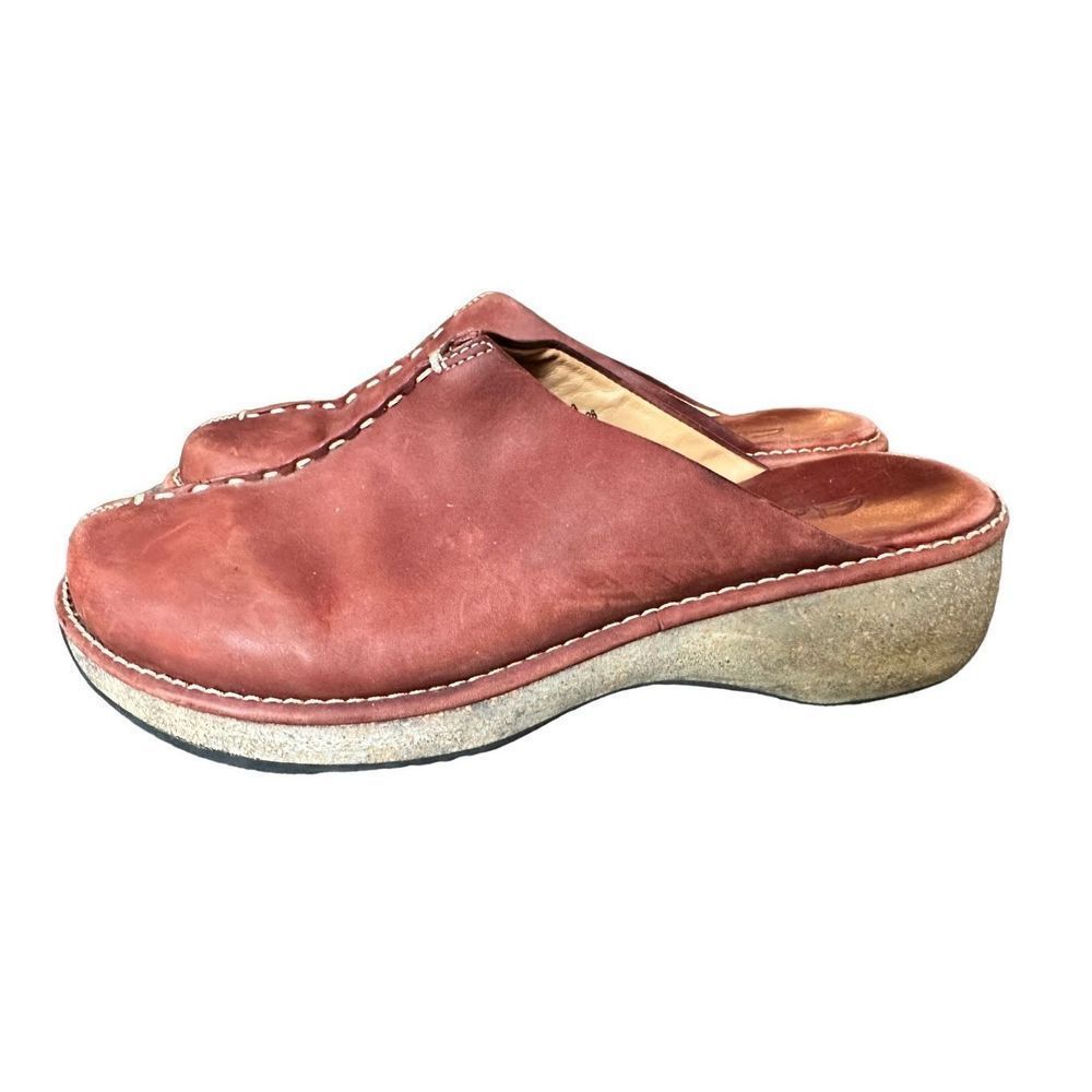 Clark’s Red Leather Mule Clogs
